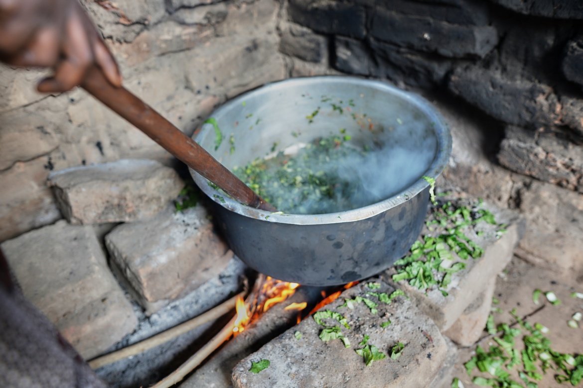 Lunch is prepared for students at Idugumbi Primary School, Mbeya, Tanzania. Credit: GPE/Mrutu (Trans.Lieu)